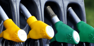 Governo estadual fiscaliza postos de combustíveis para cobrar redução no preço da gasolina e etanol.